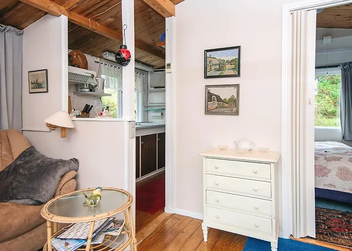 2 Person In Nyaraló *